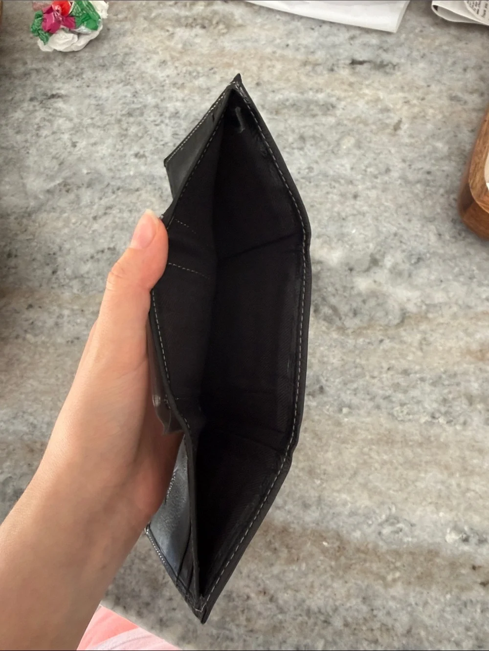 GUESS Black Leather Trifold wallet